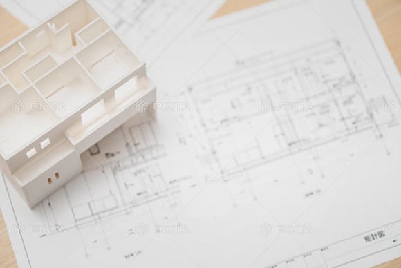 住宅の模型と設計図