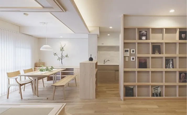 住宅の木を基調としたリビング
